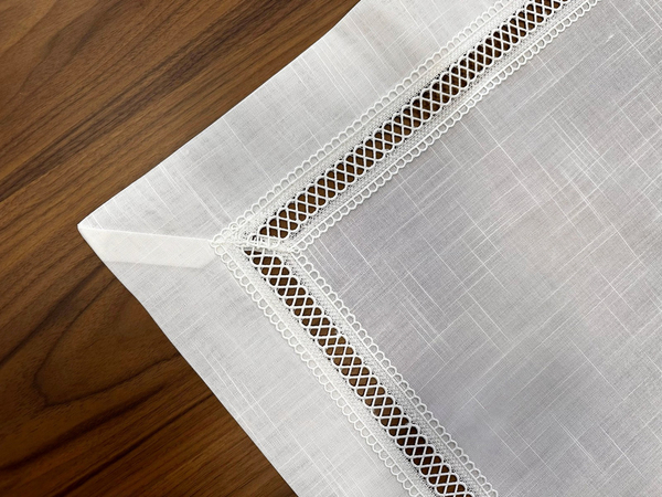 Stain-Resistant Tablecloth 110 x 160 with Lace Nela 549