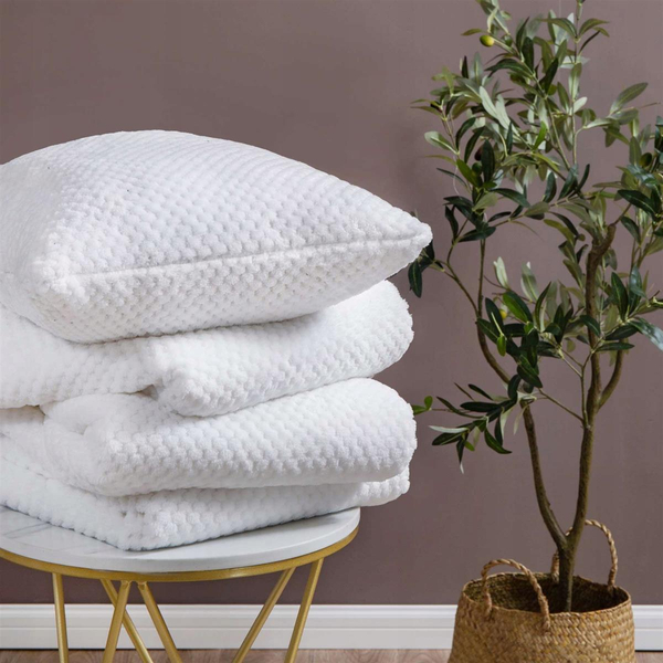 Koc 150 x 200 Mikrofibra Żakardowa Monte Biały