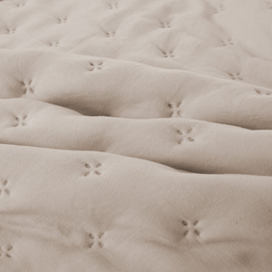 Narzuta 220 x 240 Pikowana Z Falbaną Celia 03