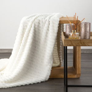 Blanket 150 x 200 Microfiber Embossed Lisa White