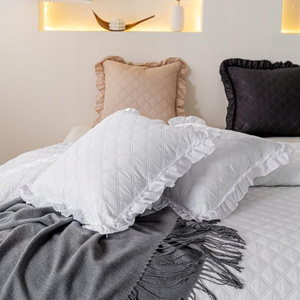 Narzuta 140 x 200 Pikowana Dwustronna Ruffy Biały