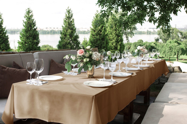 Obrus 140x240 Plamoodporny Klasyczny Savio C.Beż