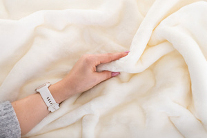 Koc 70 x 160 Akrylowy Jednolity Ciepły Yasemin 08