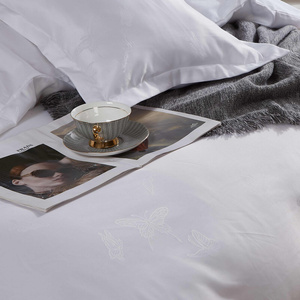 Bedding 220 x 200 5 pcs Satin Embroidered AT017