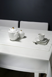 Stain Resistant Tablecloth with a Net 240_White 140x180