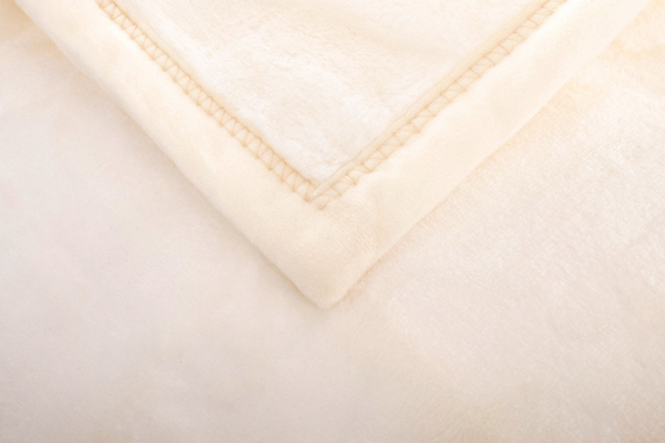 Koc 160 x 200 Akrylowy Jednolity Ciepły Yasemin 08