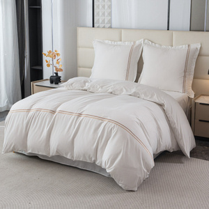 Pościel 200 x 220 3cz Gładka Z Haftem Lumera 01