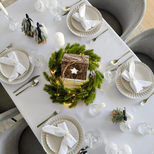 Obrus 140 x 220 Plamoodporny z Mereżką Hanah 001